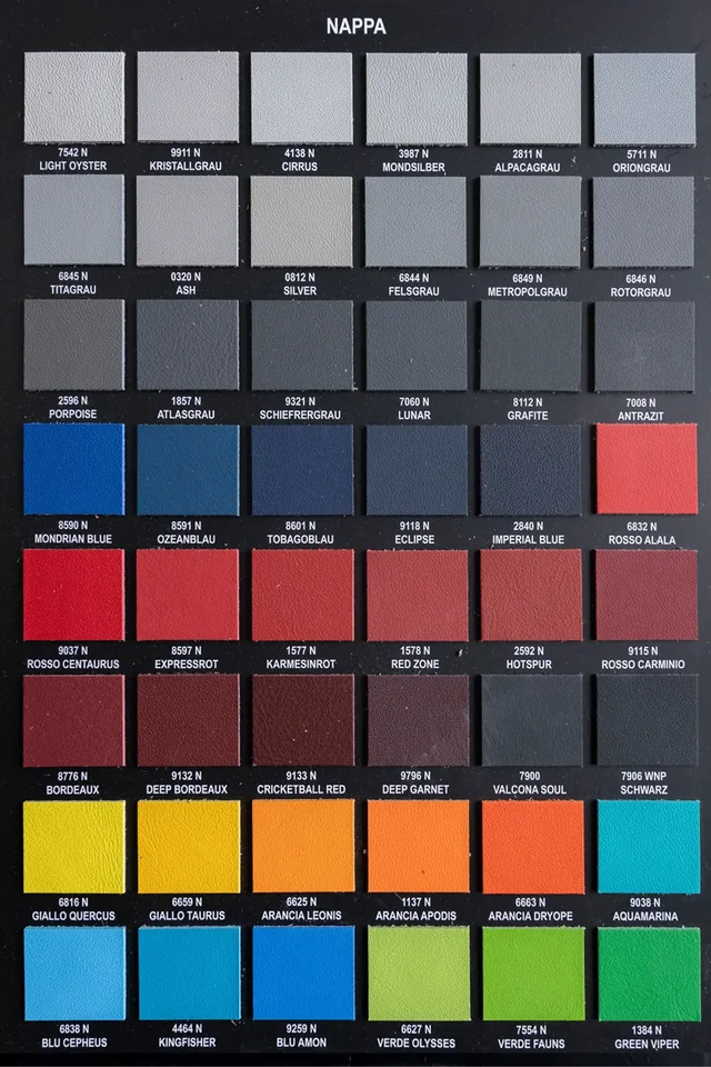Katalog kolorów i wykończeń skór